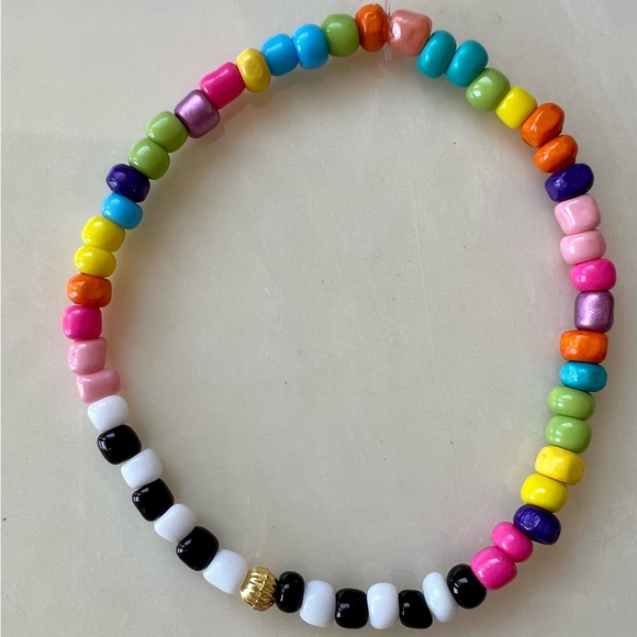 Stack of 3 seed bead stretch bracelets with retro Peace sign - Picture 5 of 5